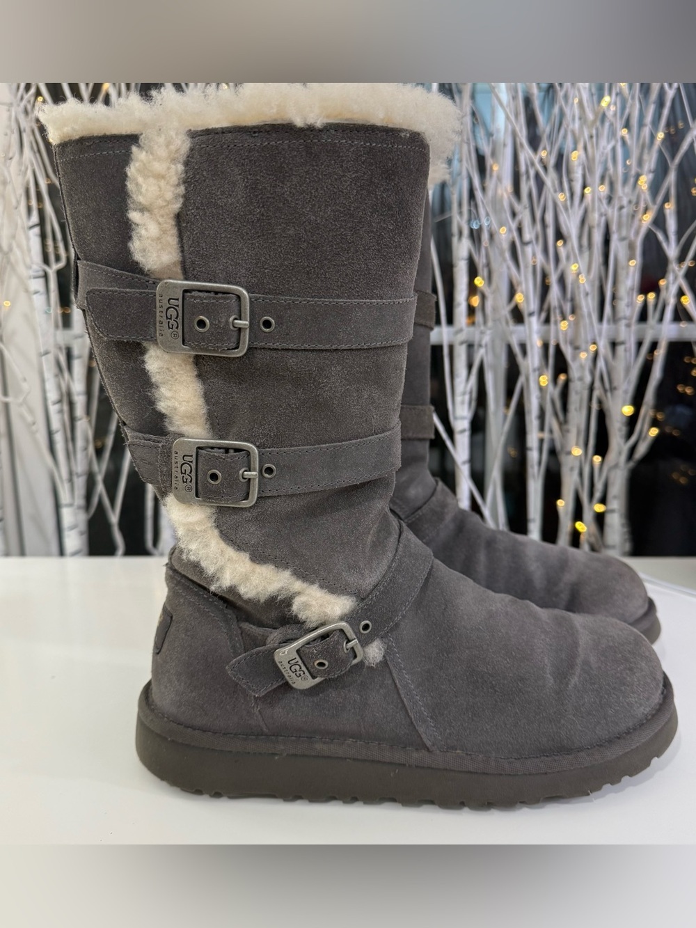 UGG Girls Gray “Maddi” Suede/Sheepskin Triple Buckle Mid-Calf Boots Sz 4